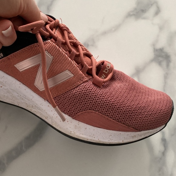 EUC Womens side 8.5 new Balance sneakers - Picture 8 of 16